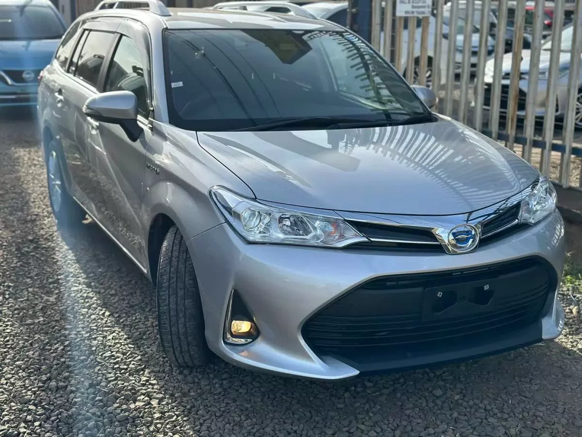 Toyota Fielder hybrid    - 2018