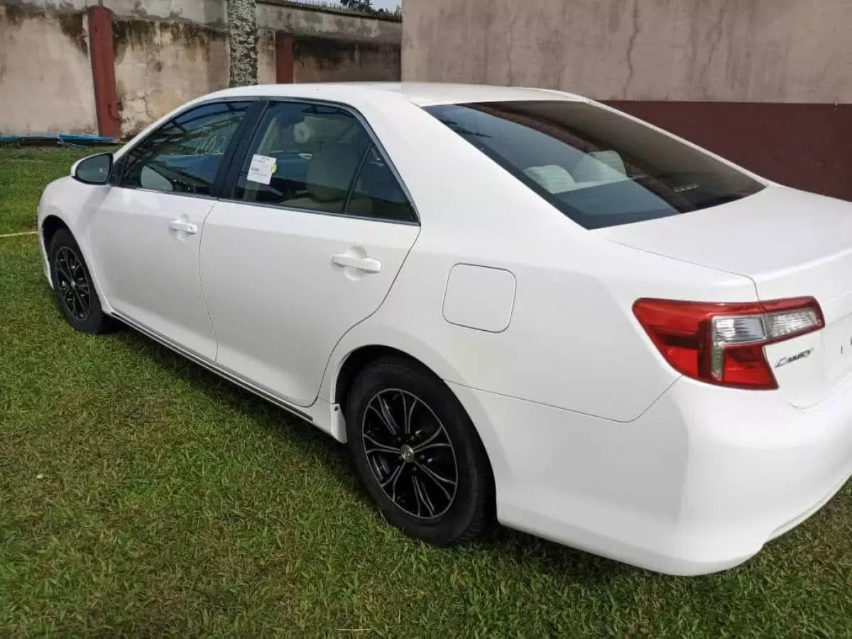 Toyota Camry   - 2012