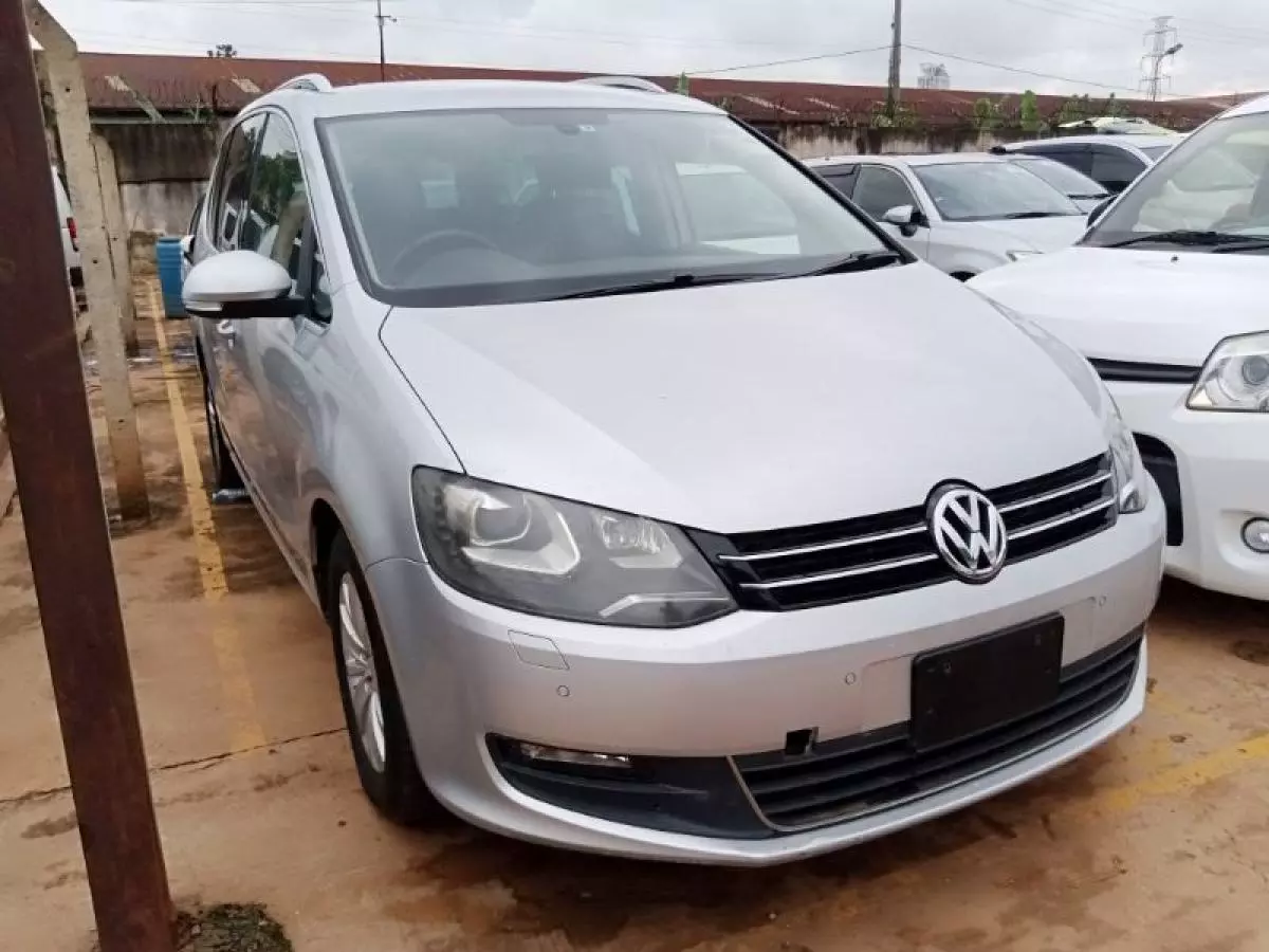 Volkswagen Sharan   - 2010