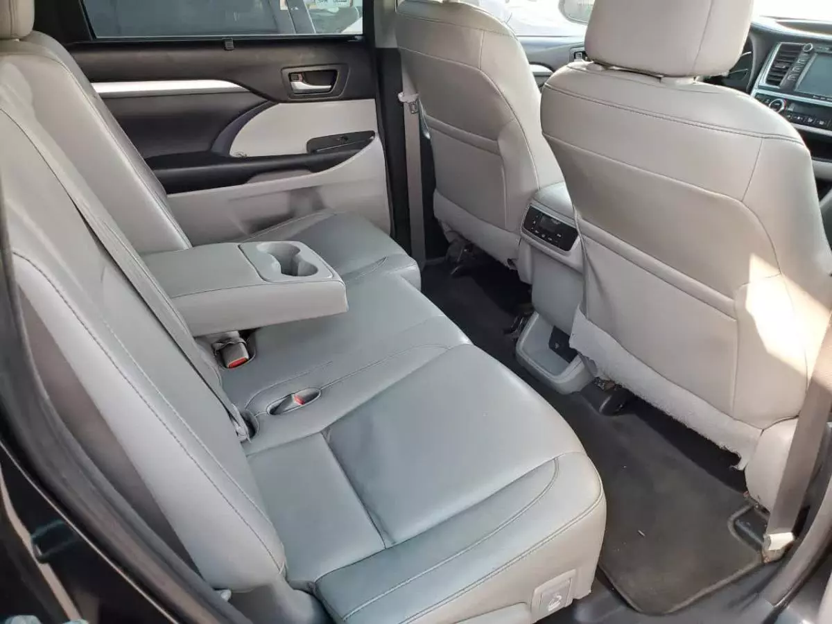 Toyota Highlander - 2015