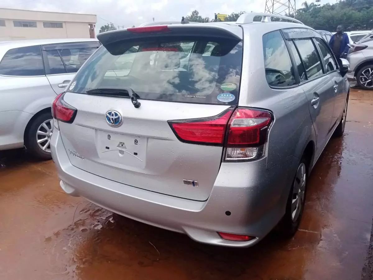 Toyota Fielder hybrid    - 2015