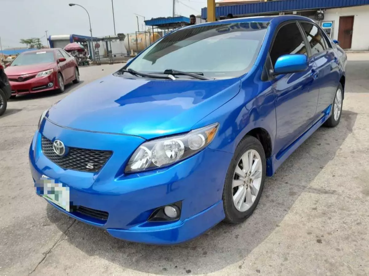 Toyota Corolla   - 2010