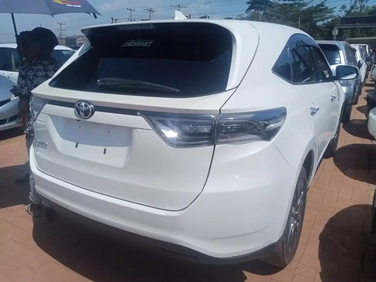 Toyota Harrier   - 2014