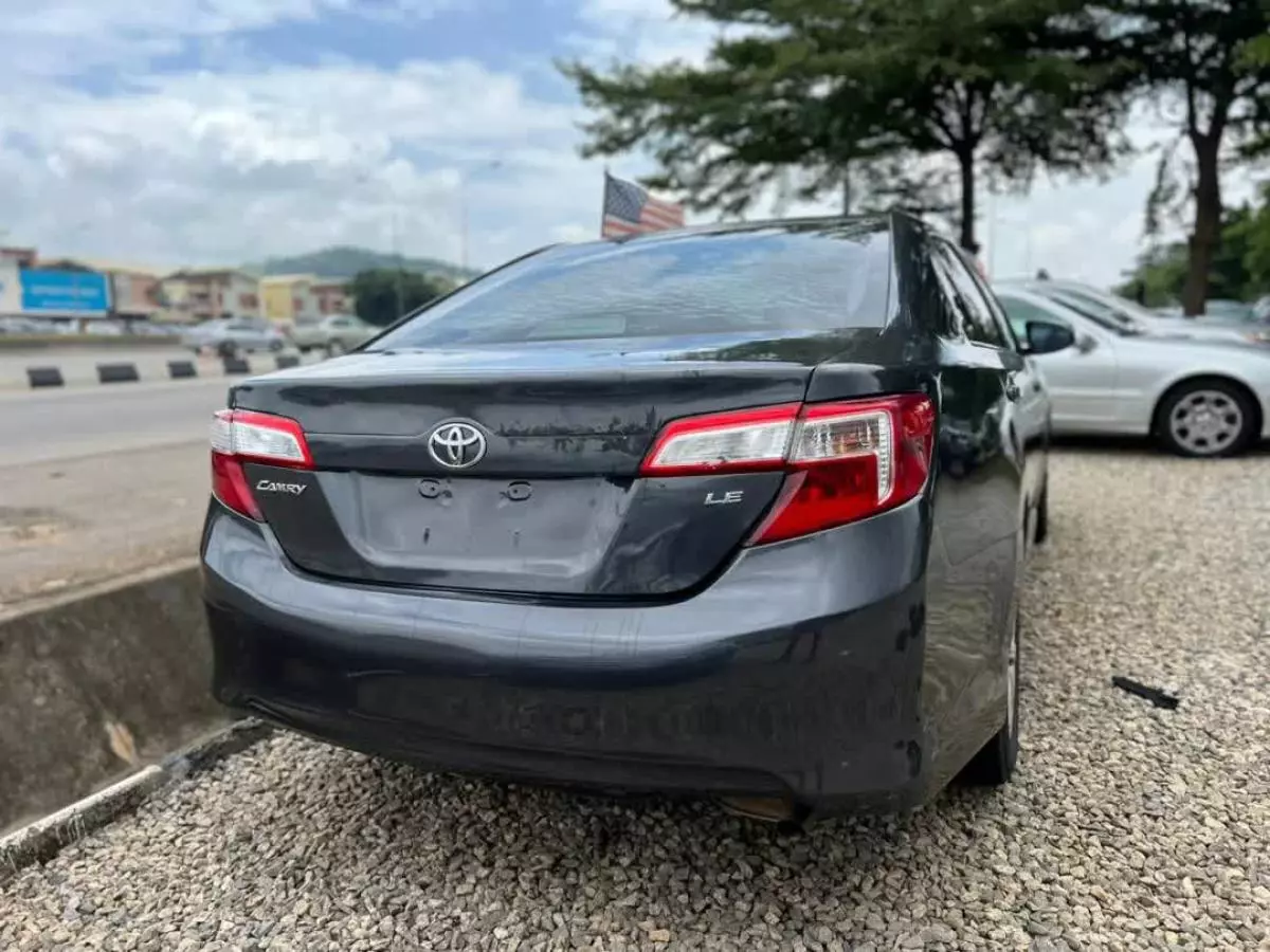 Toyota Camry   - 2012