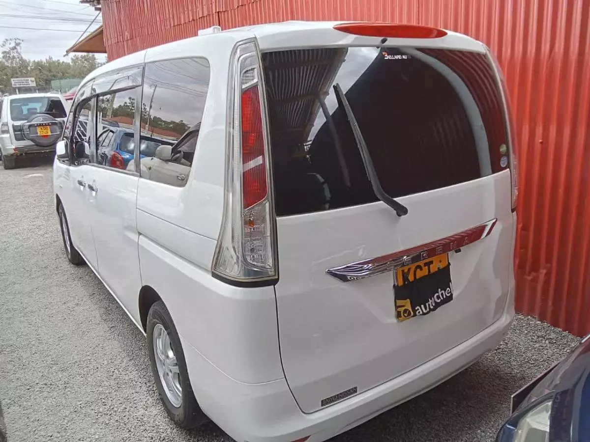 Nissan Serena - 2012