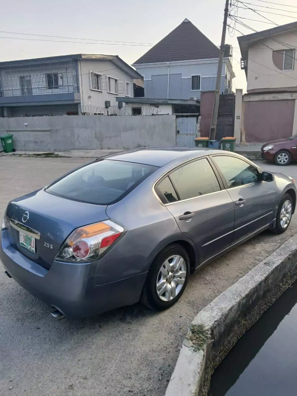 Nissan Altima   - 2012