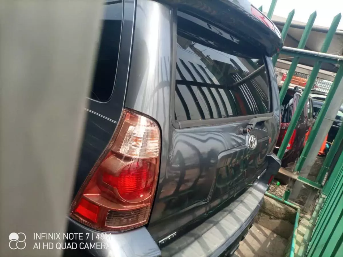 Toyota 4-Runner - 2005
