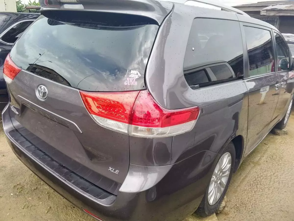 Toyota Sienna   - 2013