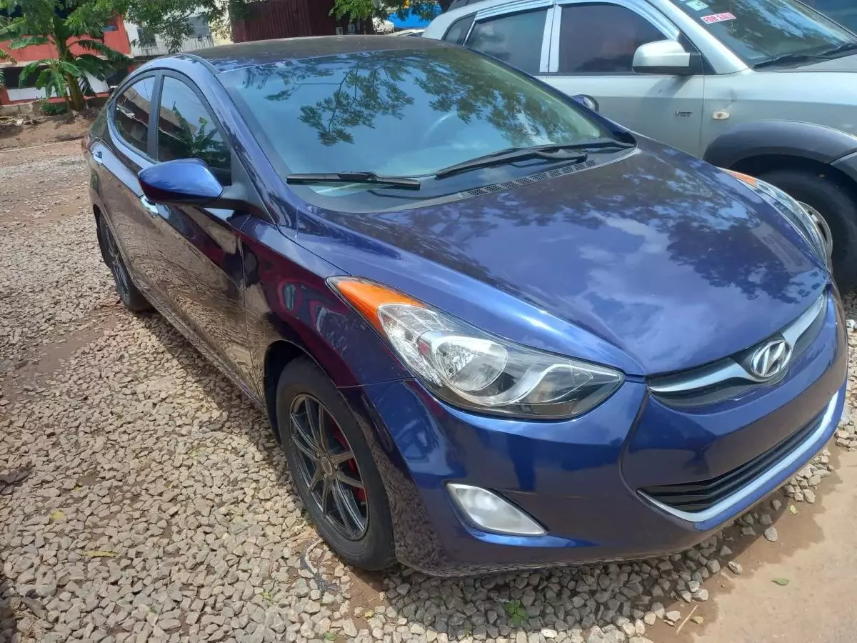 Hyundai Elantra   - 2013