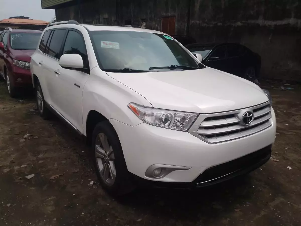 Toyota Highlander   - 2012