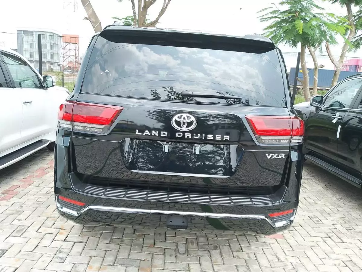 Toyota  Land Cruiser VXR V8   - 2021