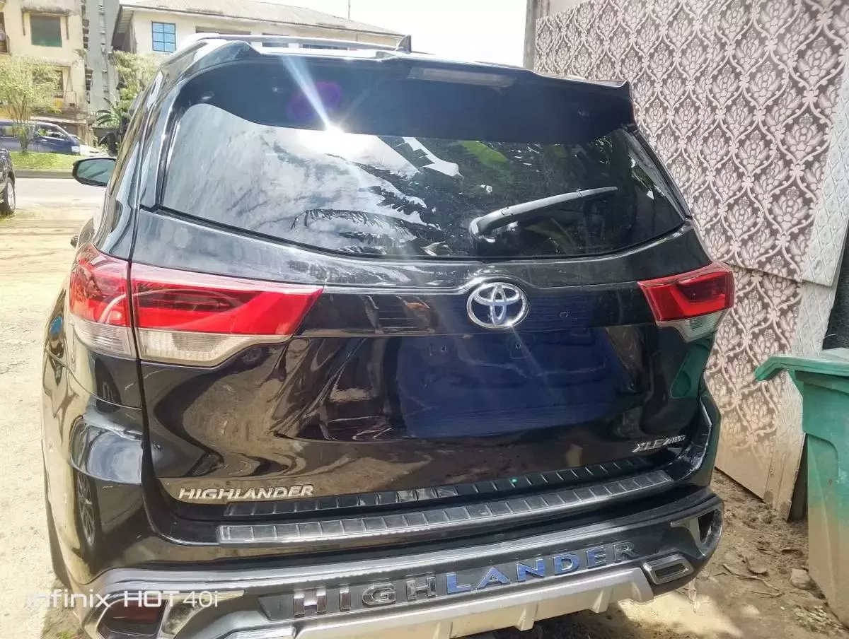 Toyota Highlander   - 2017