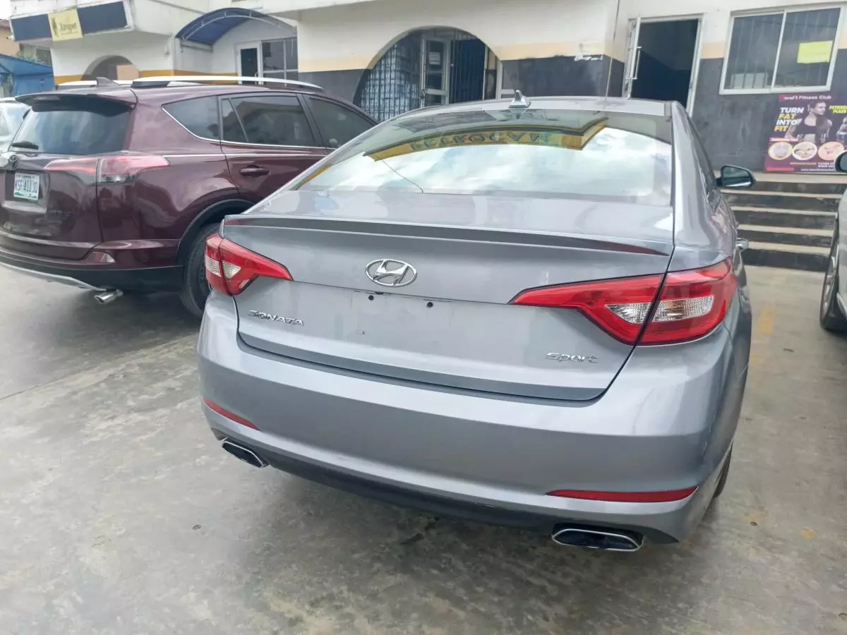 Hyundai Sonata   - 2016