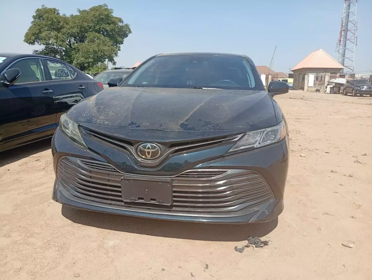 Toyota Camry   - 2018