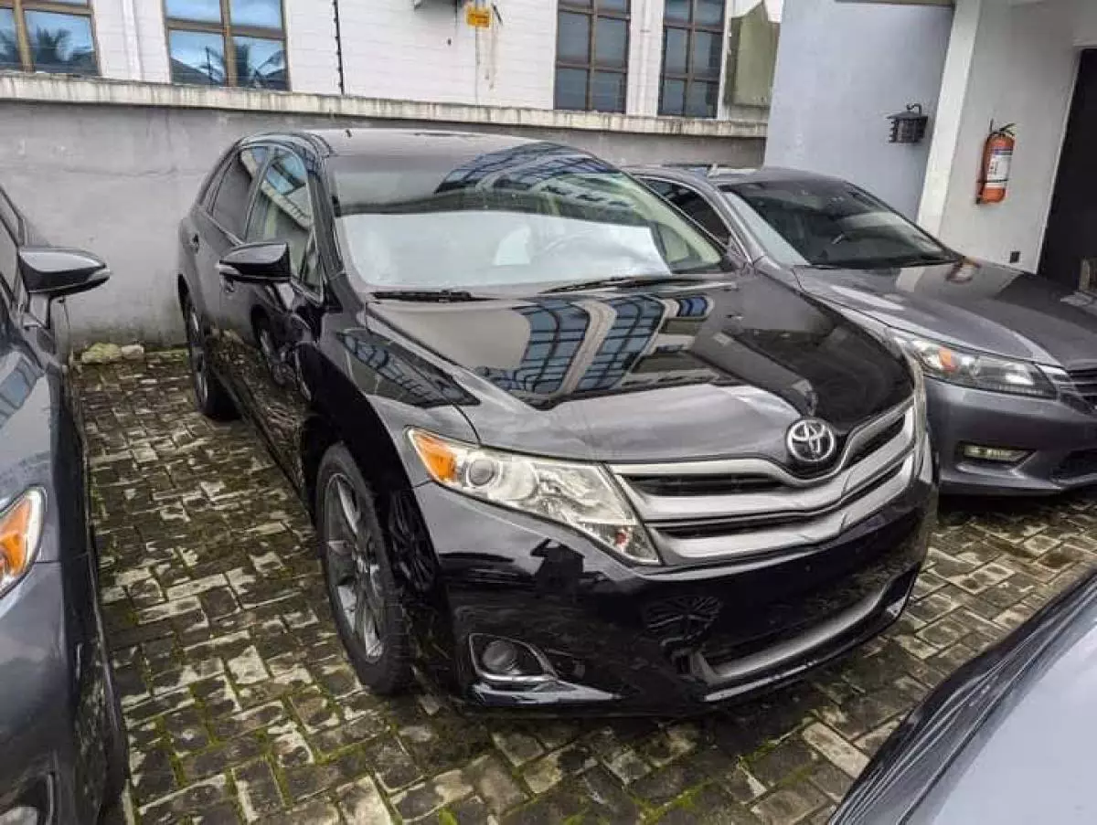 Toyota Venza   - 2011