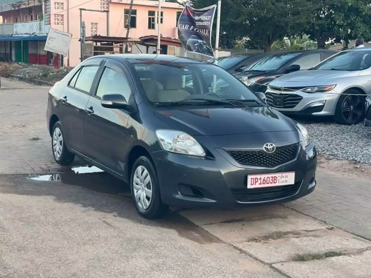 Toyota Belta   - 2010