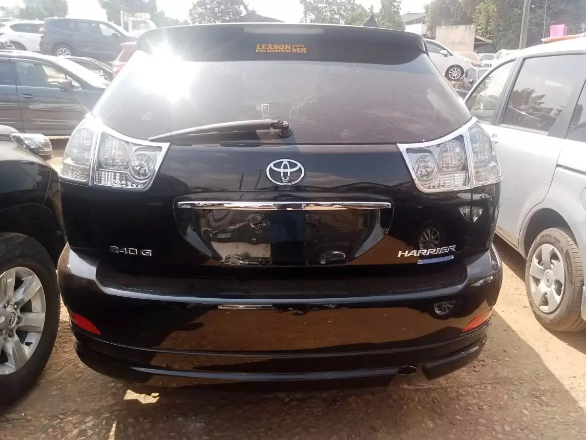 Toyota Harrier   - 2016