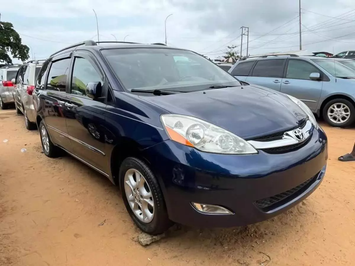 Toyota Sienna   - 2006