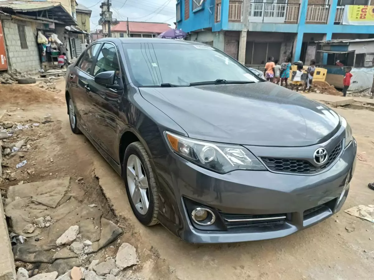 Toyota Camry   - 2014