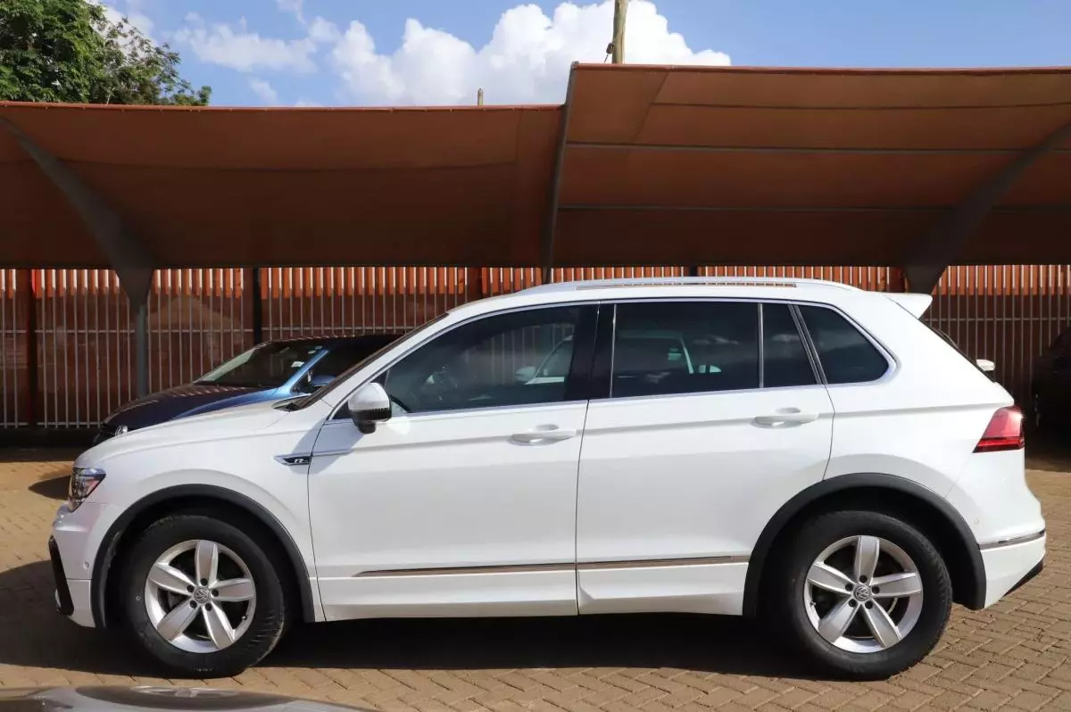 Volkswagen Tiguan   - 2017