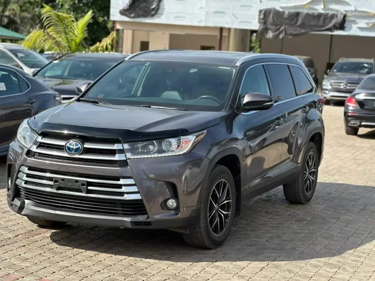 Toyota Highlander   - 2019