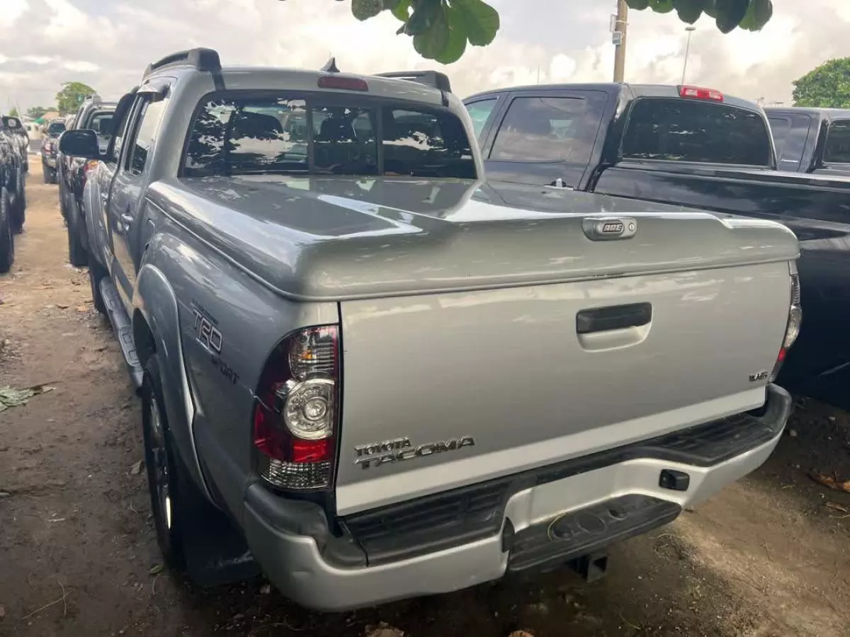 Toyota Tacoma   - 2012