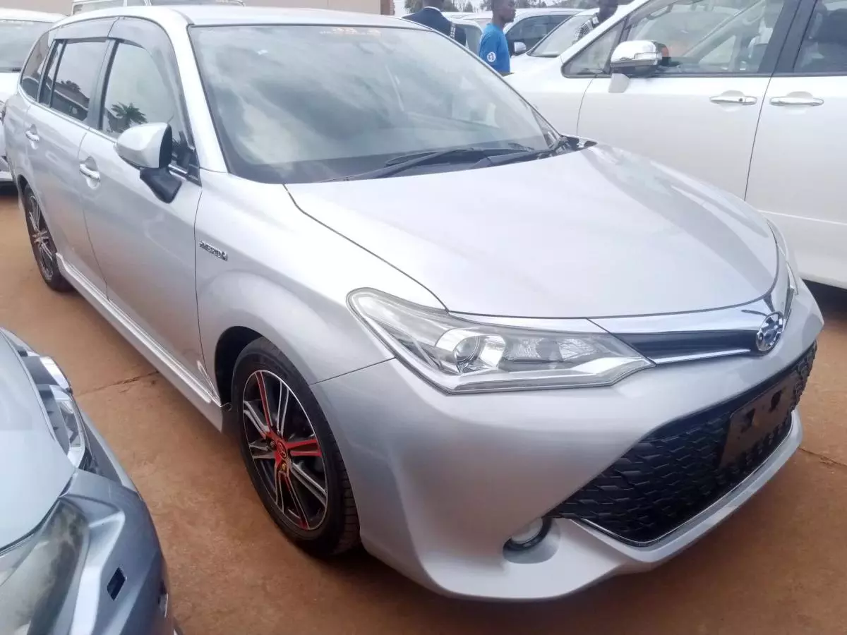 Toyota Fielder hybrid    - 2016