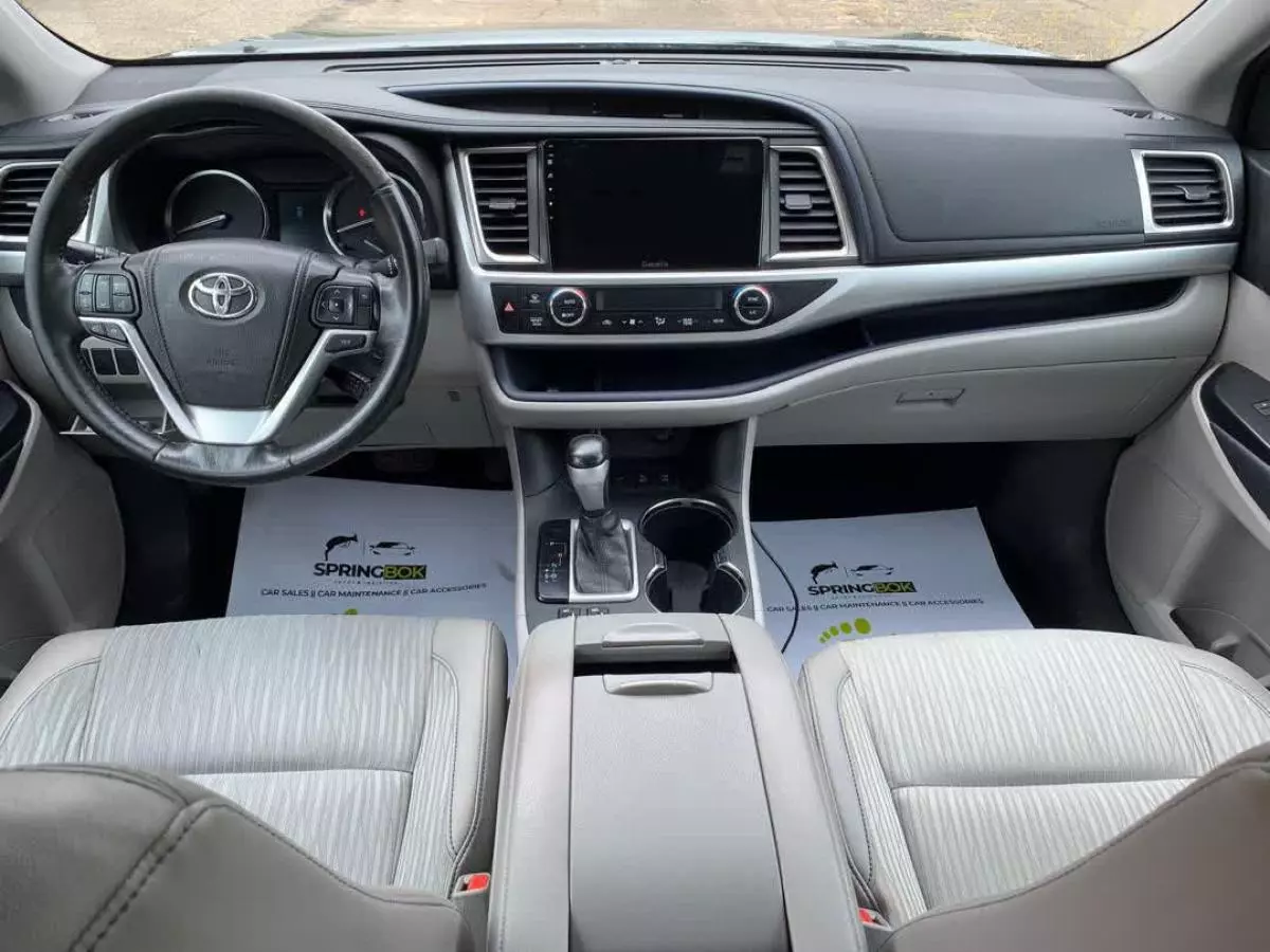 Toyota Highlander   - 2014