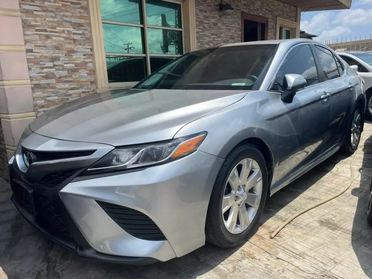 Toyota Camry   - 2018