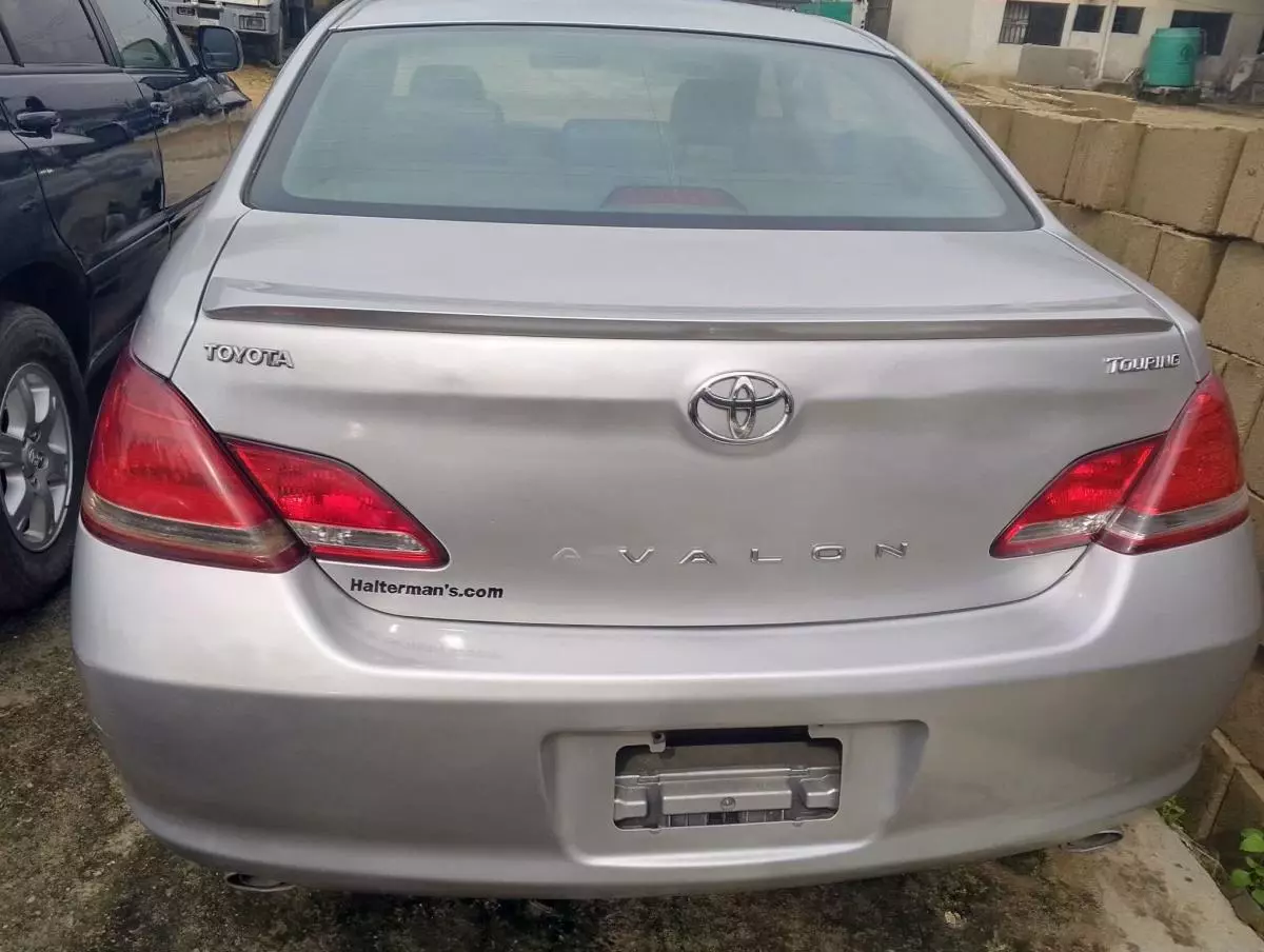 Toyota Avalon   - 2006