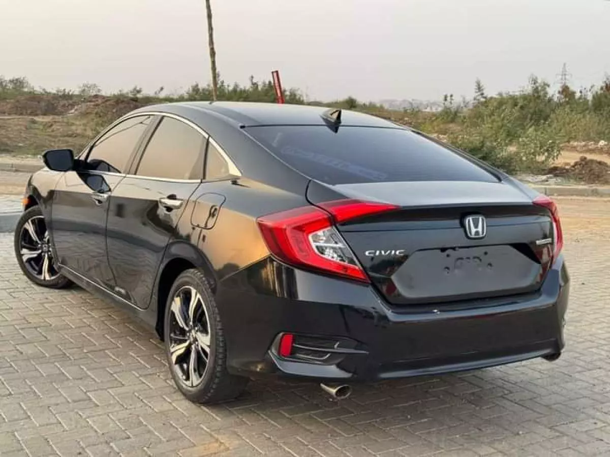 Honda Civic   - 2017