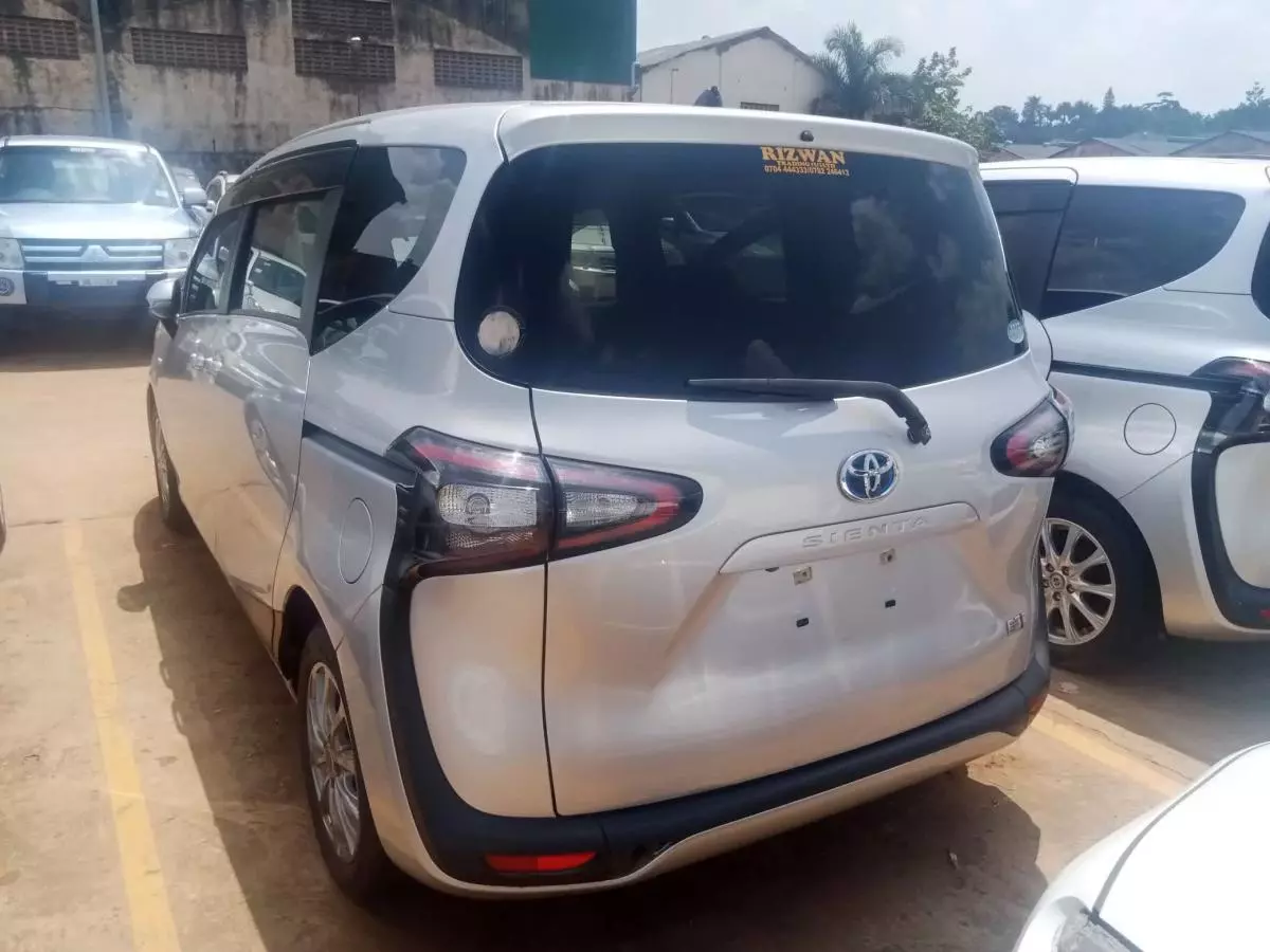 Toyota Sienta Hybrid    - 2015