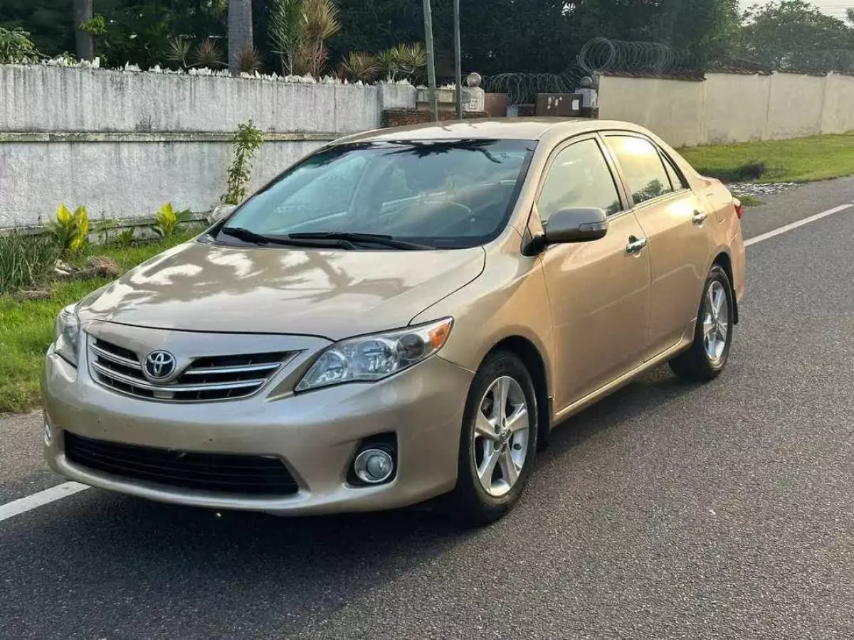 Toyota Corolla   - 2013