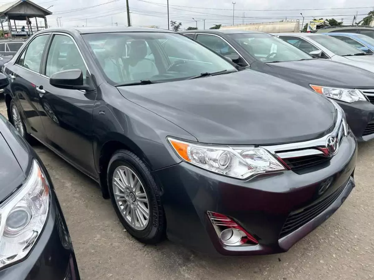 Toyota Camry   - 2013