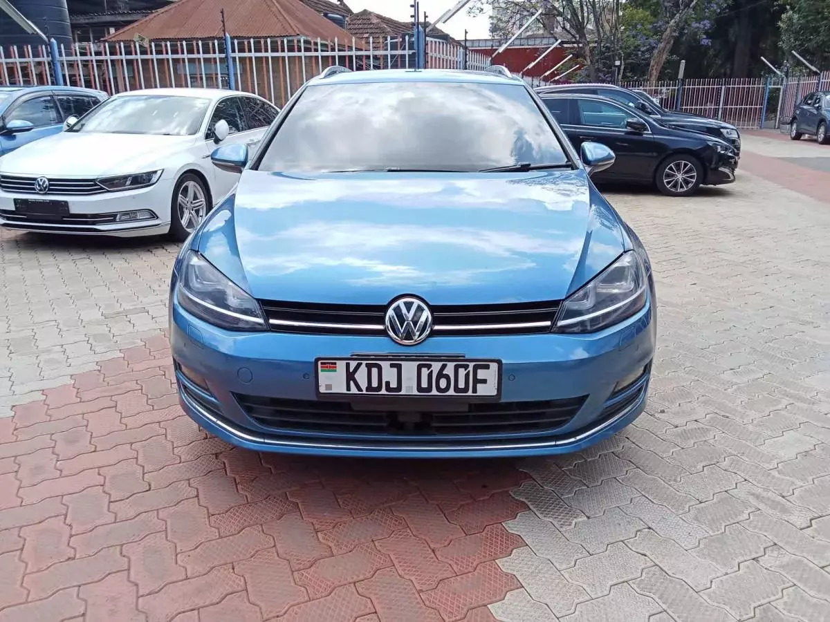 Volkswagen Golf   - 2015