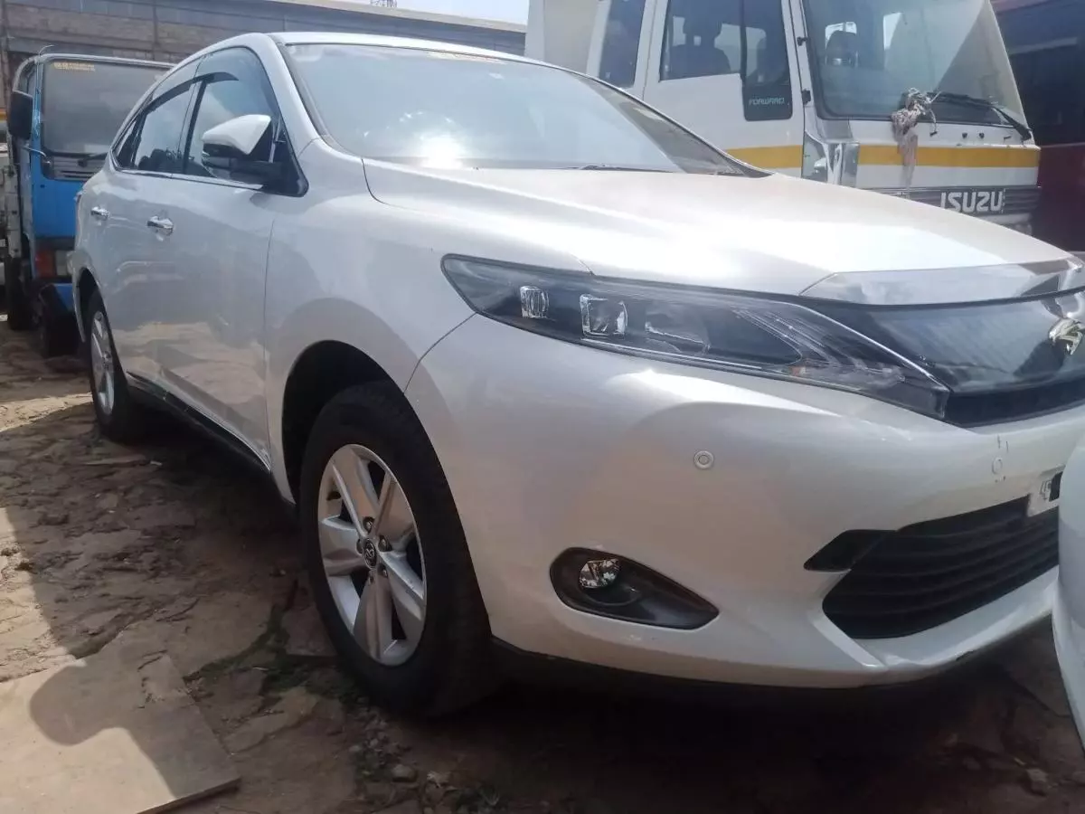 Toyota Harrier   - 2016