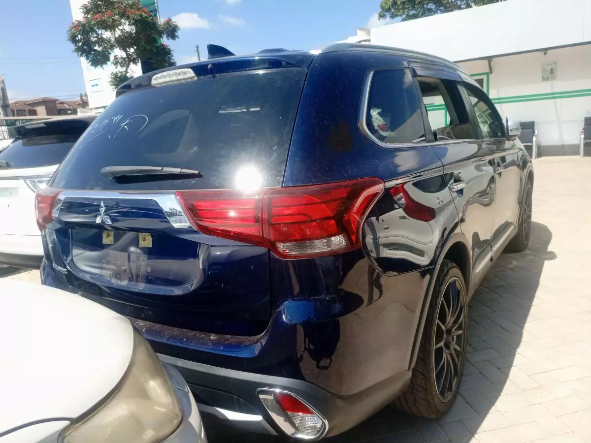 Mitsubishi OUTLANDER   - 2017