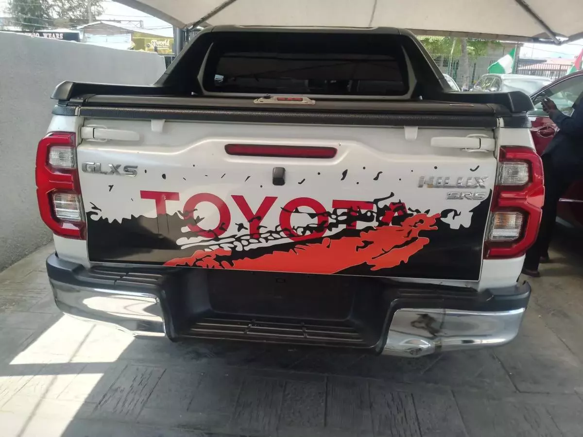 Toyota Hilux   - 2016