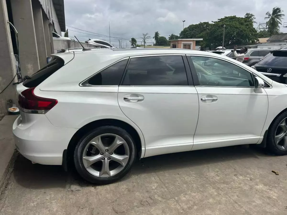 Toyota Venza   - 2015