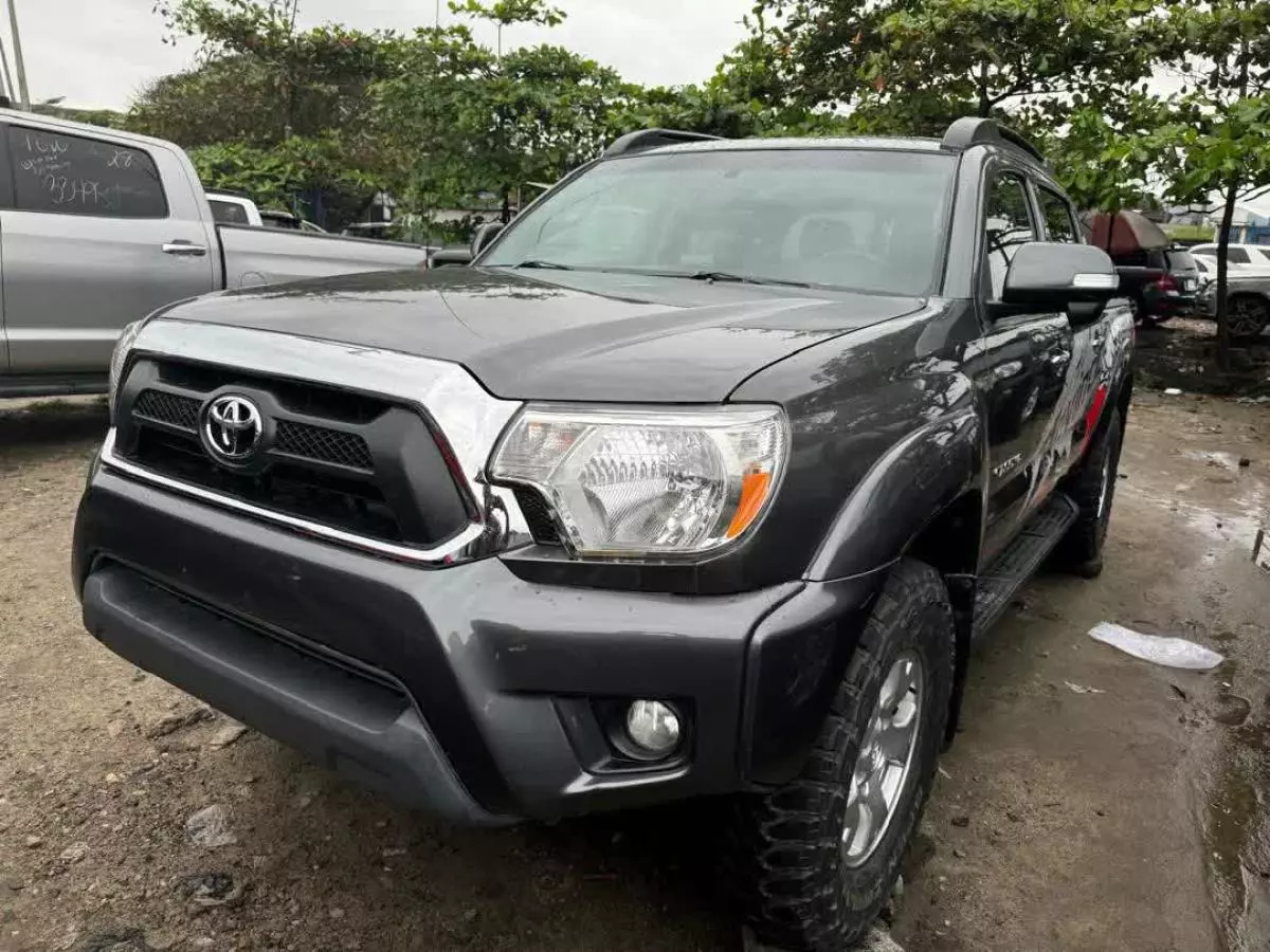 Toyota Tacoma   - 2014