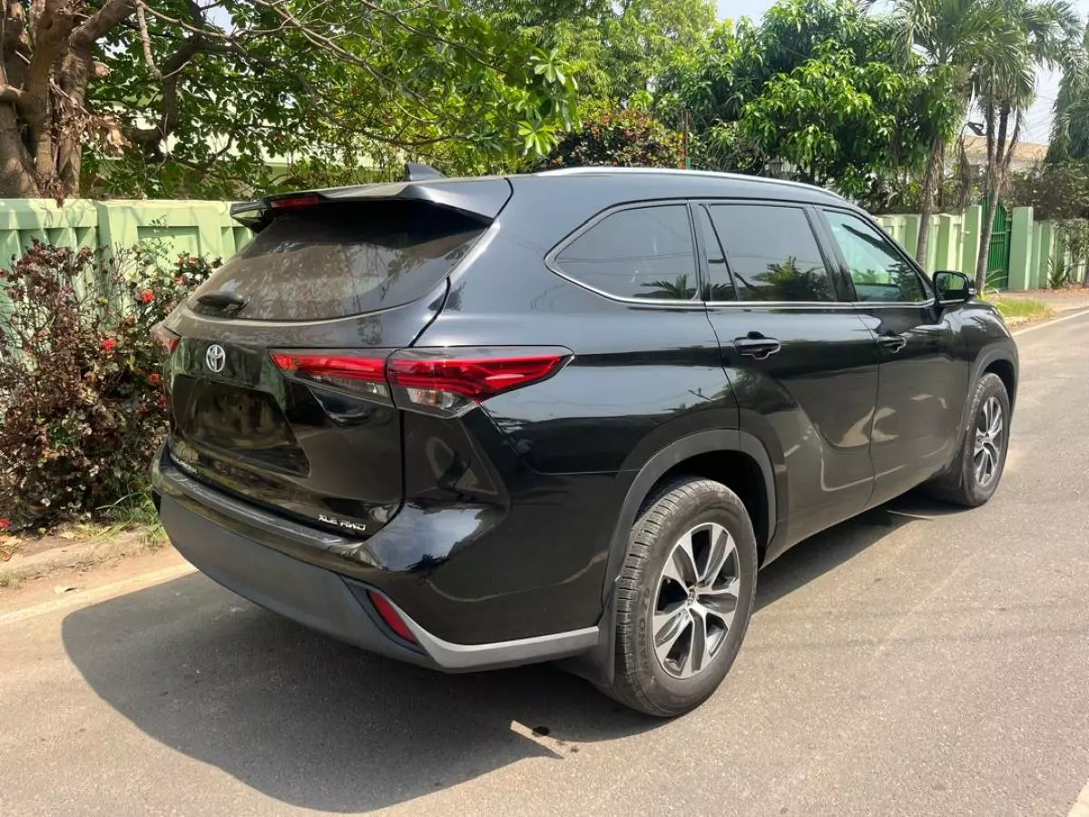 Toyota Highlander   - 2023