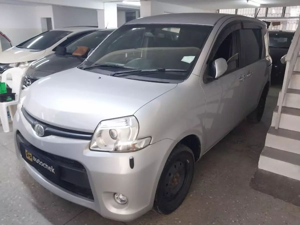Toyota Sienta   - 2015