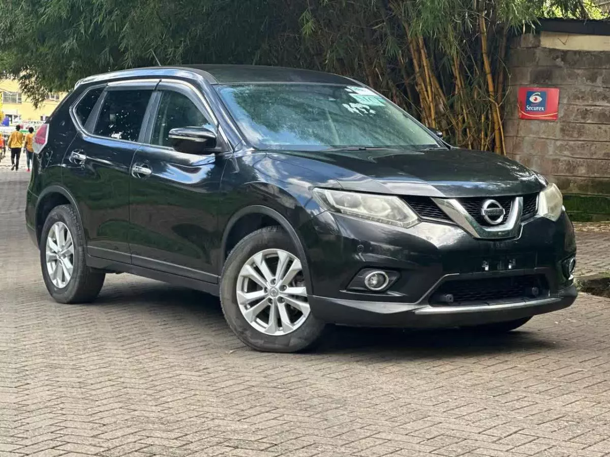 Nissan X-TRAIL   - 2015