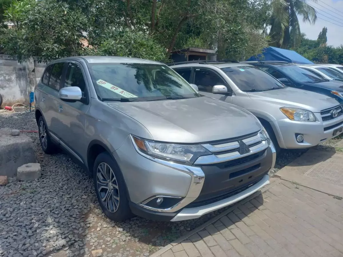 Mitsubishi OUTLANDER   - 2017