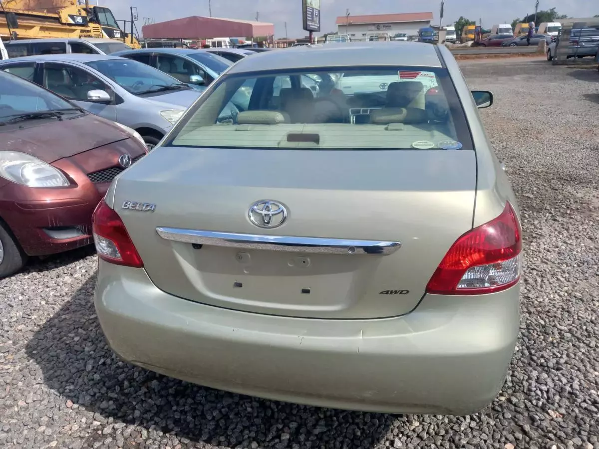 Toyota Belta - 2011