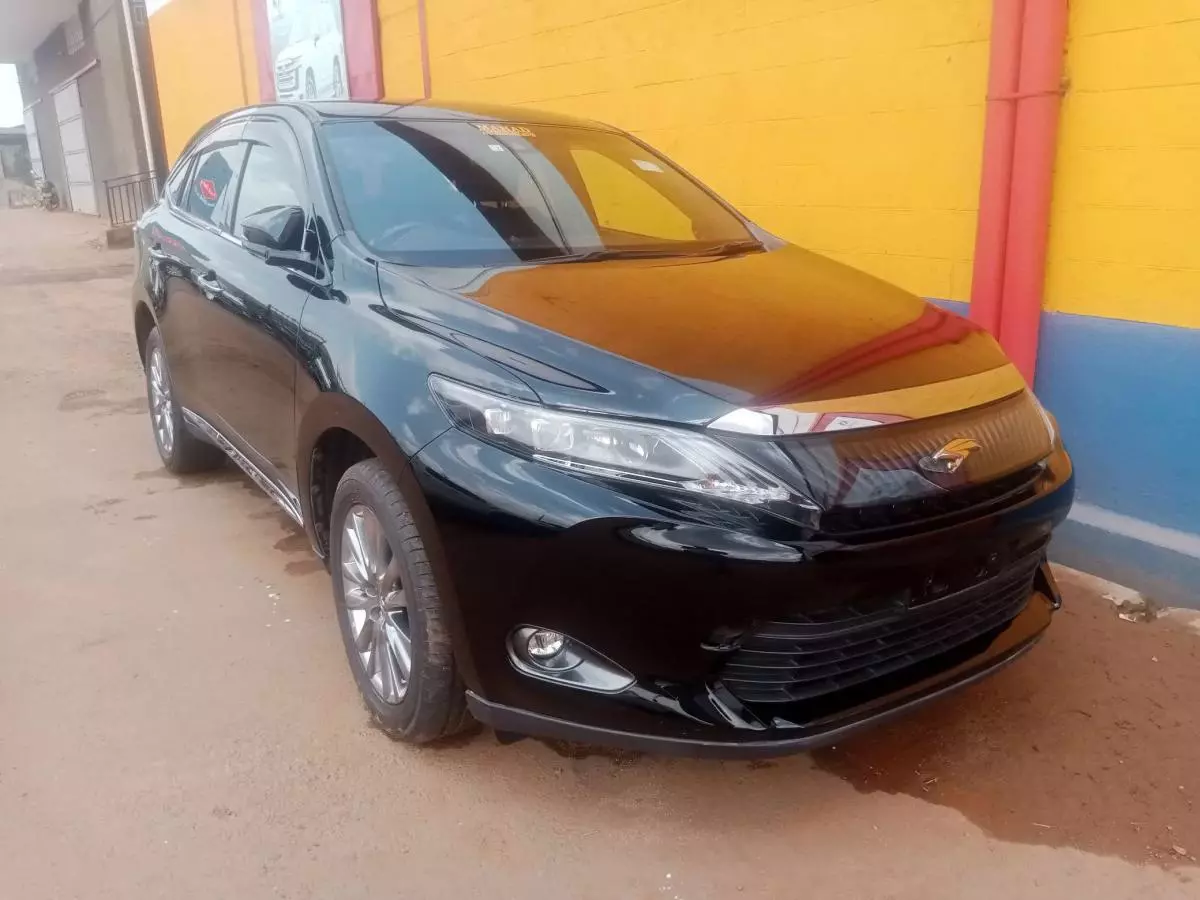 Toyota Harrier   - 2016