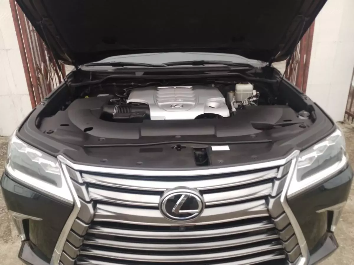 Lexus LX 570   - 2017