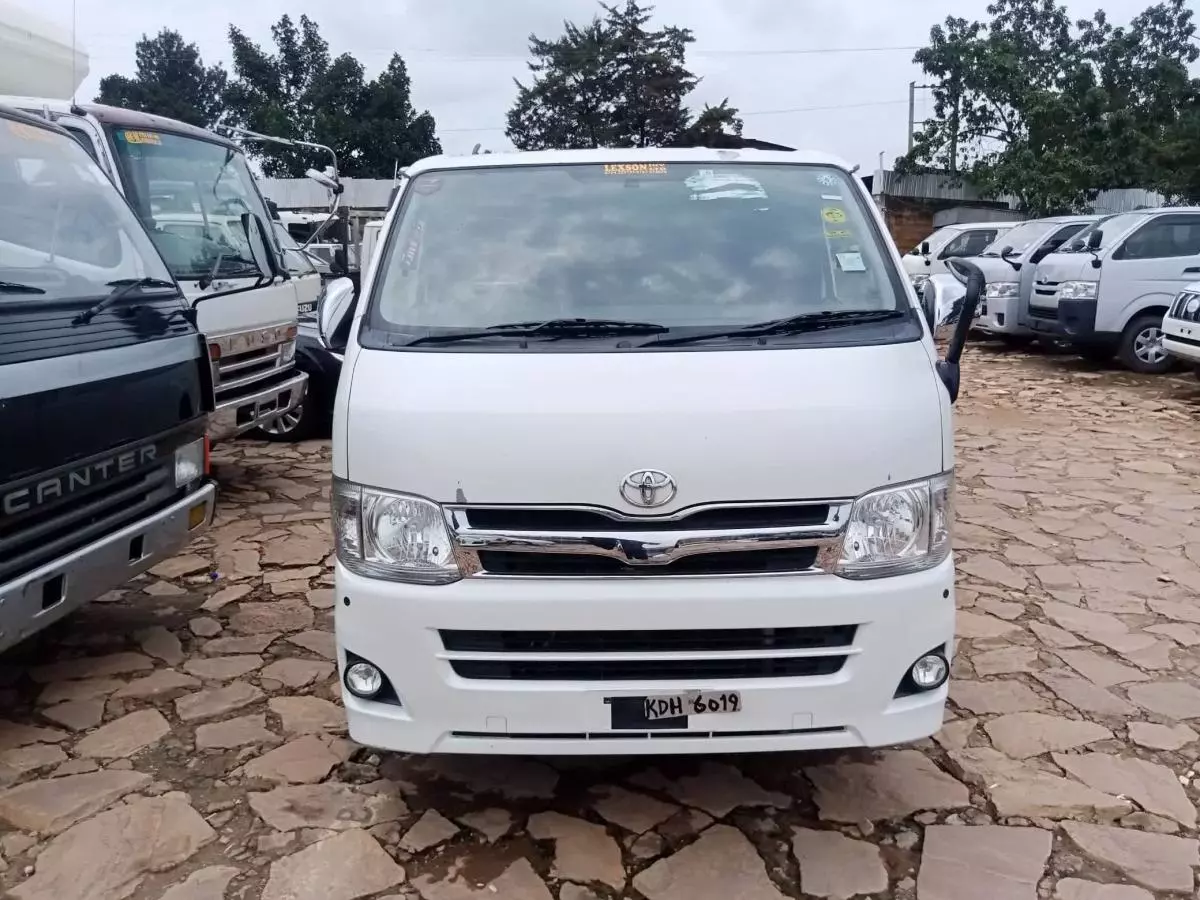 Toyota Hiace   - 2012