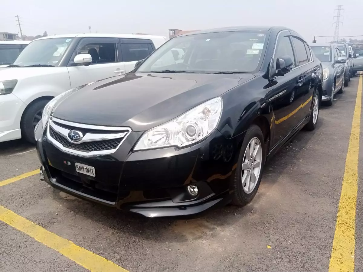 Subaru Legacy   - 2011