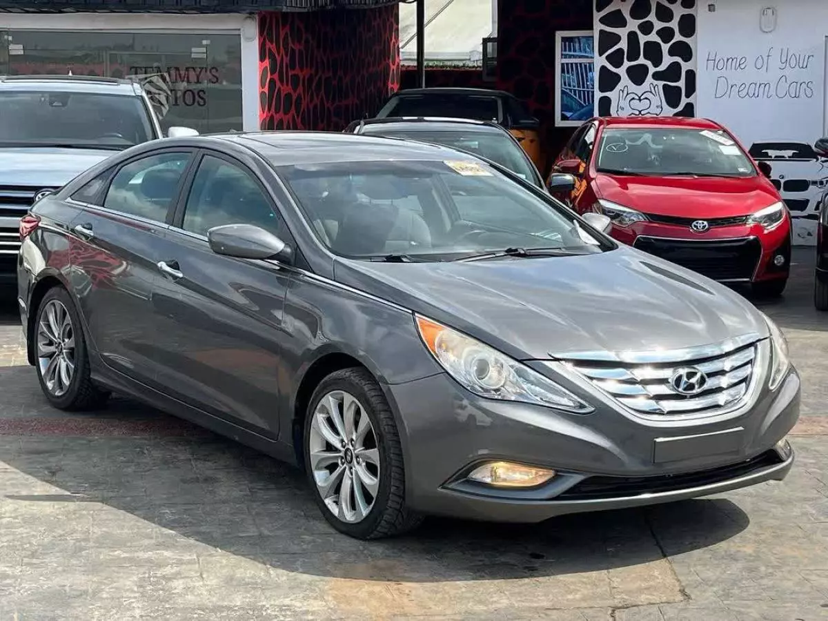 Hyundai Sonata   - 2013